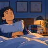 夜の寝室で、枕を抱えて起きている男性。壁には修了証が4枚並び、枕元には本が積まれている